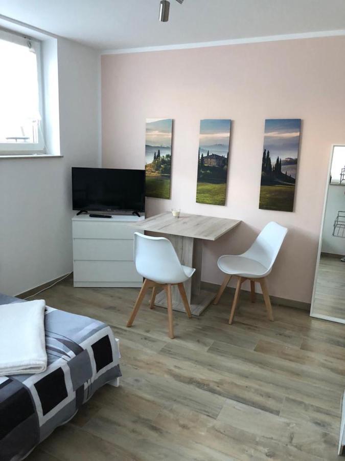 Ferienwohnungen Lamisto Am Waldesrand Neckartenzlingen Esterno foto