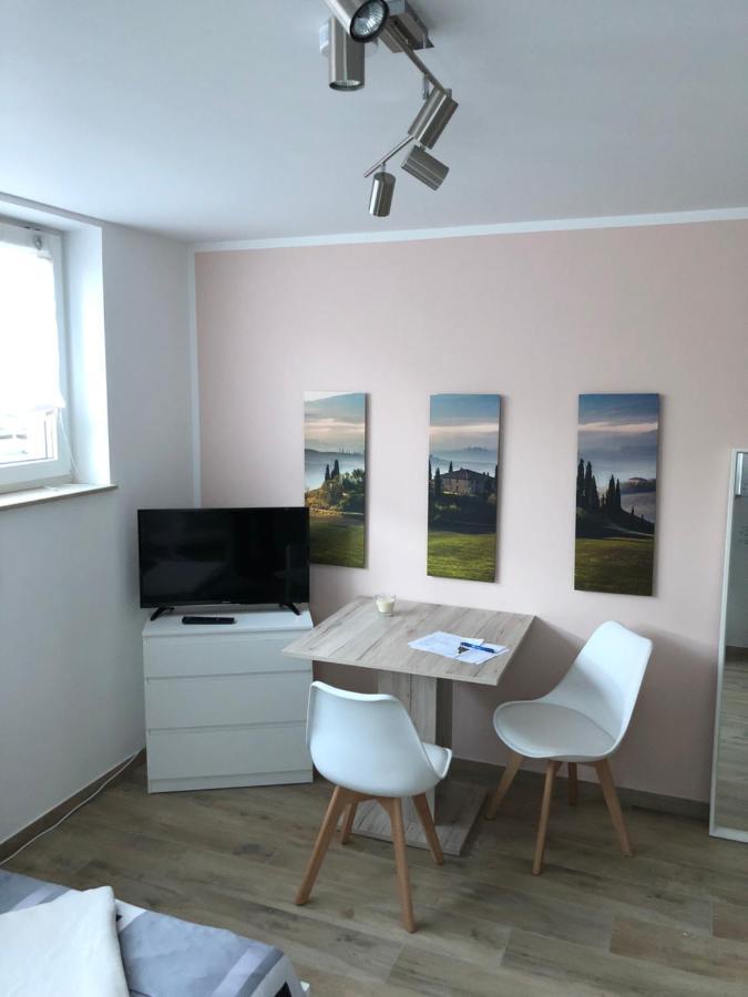 Ferienwohnungen Lamisto Am Waldesrand Neckartenzlingen Esterno foto