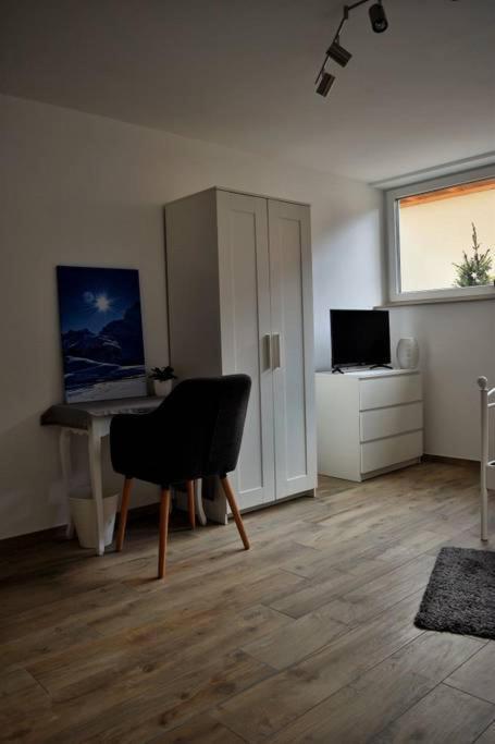 Ferienwohnungen Lamisto Am Waldesrand Neckartenzlingen Esterno foto